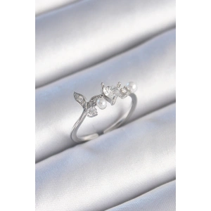 Pirinç Gümüş Renk Zirkon Taşlı Kalp Yaprak Model İnci Detay Kadın Yüzük