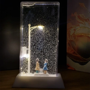 Romantik Sevgililer Tasarımlı Sokak Lambası Kar Küresi