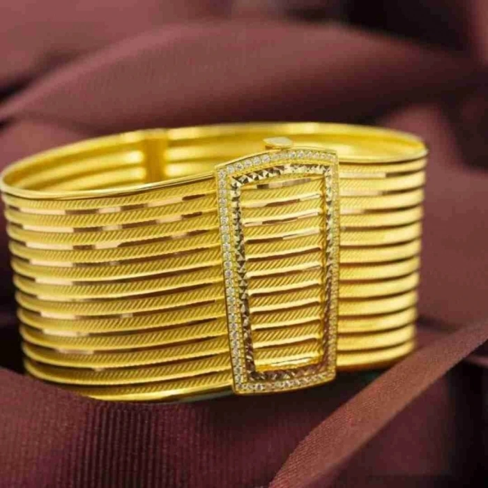 8 Ayar Altın 12 Sıra Kenar Taşlı Kelepçe