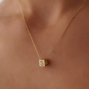 14 Ayar Altın Force Zincirli Taşlı Küp Harf Kolye