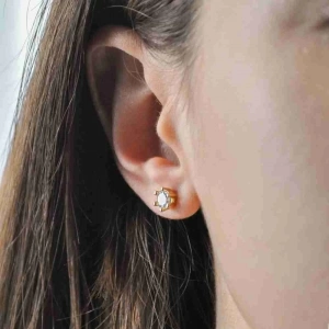 14 Ayar Altın Tektaş Vidalı Küpe