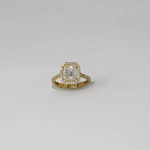 14 Ayar Altın Yan Taşlı Baget Yüzük