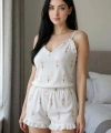 Şık Tasarım Beyaz Üstüne Çiçek Desenli Askılı Şortlu Pijama Takımı - SSSSSS8256-9470