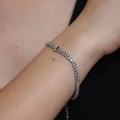 Delicato Yonca Figürlü Sıra Taşlı Kadın Çelik Bileklik