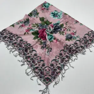 Huzurlu Püsküllü Boncuklu El İşi Yazma (pbs9404)