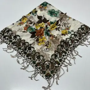 Huzurlu Püsküllü Boncuklu El İşi Yazma (pbs9409)