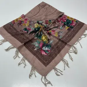 Huzurlu Püsküllü Boncuklu El İşi Yazma (pbs9809)