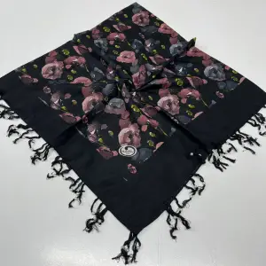 Huzurlu Püsküllü Boncuklu El İşi Yazma (pbs9702)