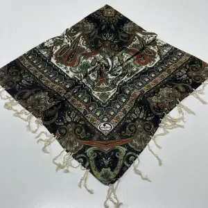 Huzurlu Püsküllü Boncuklu El İşi Yazma (pbs9605)