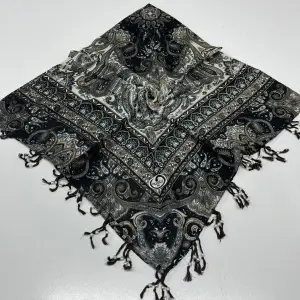 Huzurlu Püsküllü Boncuklu El İşi Yazma (pbs9606)