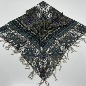 Huzurlu Püsküllü Boncuklu El İşi Yazma (pbs9607)