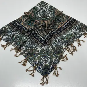 Huzurlu Püsküllü Boncuklu El İşi Yazma (pbs9614)