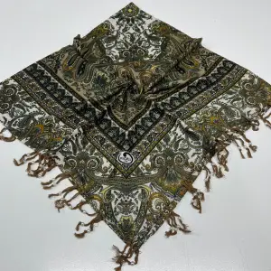 Huzurlu Püsküllü Boncuklu El İşi Yazma (pbs9615)