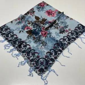 Huzurlu Püsküllü Boncuklu El İşi Yazma (pbs9410)