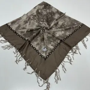 Huzurlu Püsküllü Boncuklu El İşi Yazma (pbs9515)