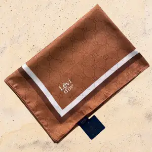 Levidor Şerit Kenarlı Monogram Şal (Mng9909)