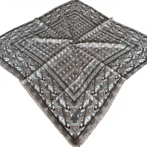 Sinem Sökme Koton eşarp (FE477-12)