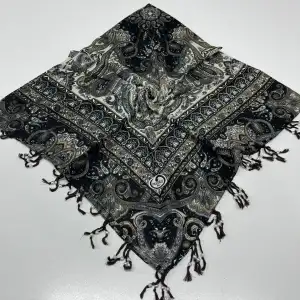 Huzurlu Püsküllü Boncuklu El İşi Yazma (pbs9606)