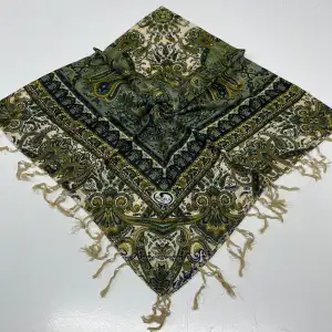 Huzurlu Püsküllü Boncuklu El İşi Yazma (pbs9612)