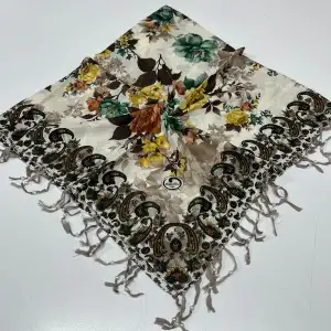 Huzurlu Püsküllü Boncuklu El İşi Yazma (pbs9409)