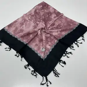 Huzurlu Püsküllü Boncuklu El İşi Yazma (pbs9511)