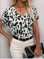 Kadın Kısa Kollu V Yaka Leopar Desen Krep Bluz
