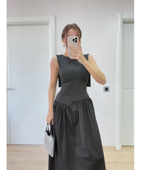 Arkası Kanatlı Uzun Elbise- Siyah