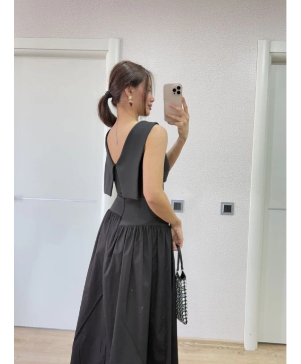 Arkası Kanatlı Uzun Elbise- Siyah