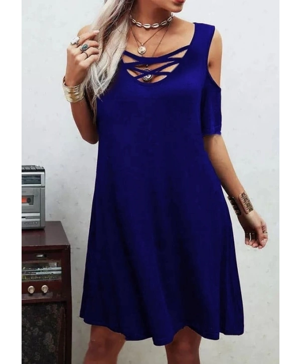 Dekolteli Bağcık Detay Viskon Kumaş Elbise