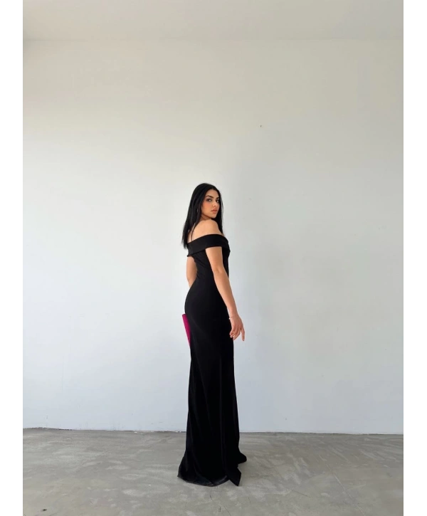 Kadın Dalgıç Kumaş Kayık Yaka Ve Dekolte Detaylı Elbise