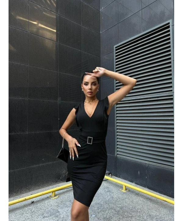 Kadın Derin V Dekolteli Omuzları Volan Detay Fırsat ürün Tokalı Elbise