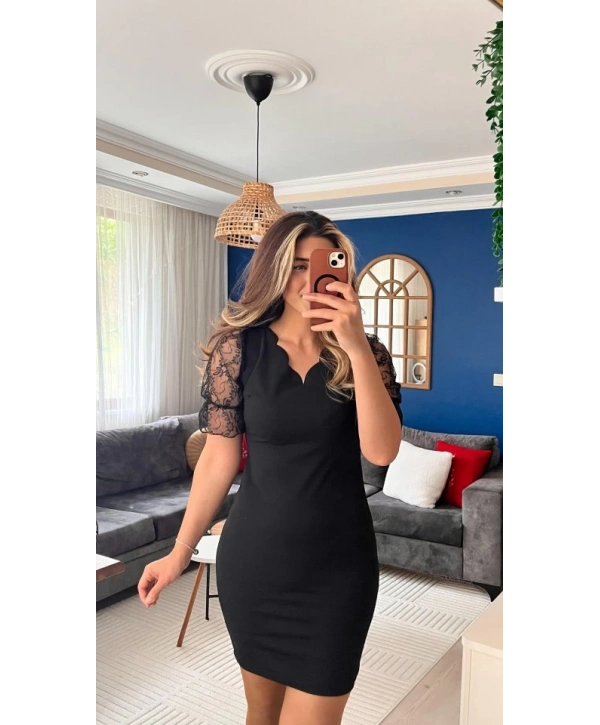 Kadın Kısa Kollu Dantelli V Yakalı Yanlardan Büzgülü çapraz Detaylı Ithal Krep Elbise