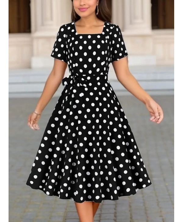 Kadın Kısa Kollu Geometrik Yaka Puantiyeli Kiloş Midi Süprem Elbise