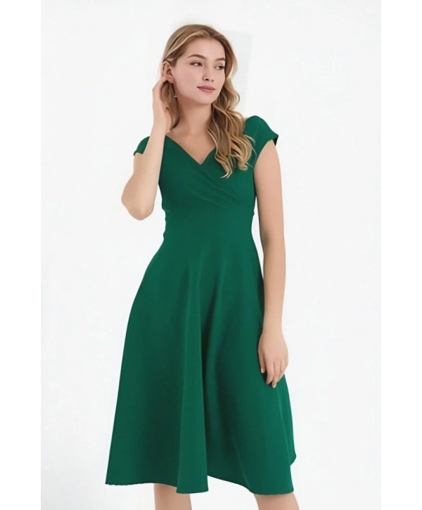 Kadın Kısa Kollu Kruvaze Yaka Eteği Volanlı Krep Elbise