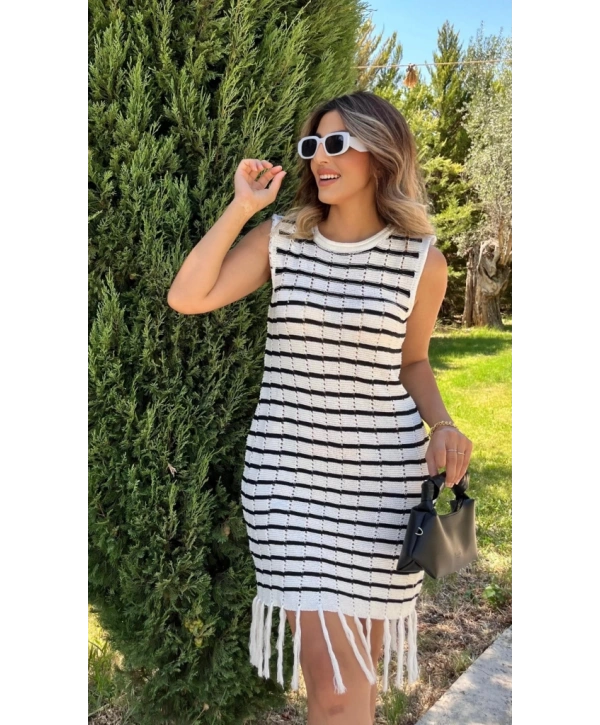 Kadın Kolsuz V Yaka Eteği Püsküllü çizgi Desen Triko Elbise