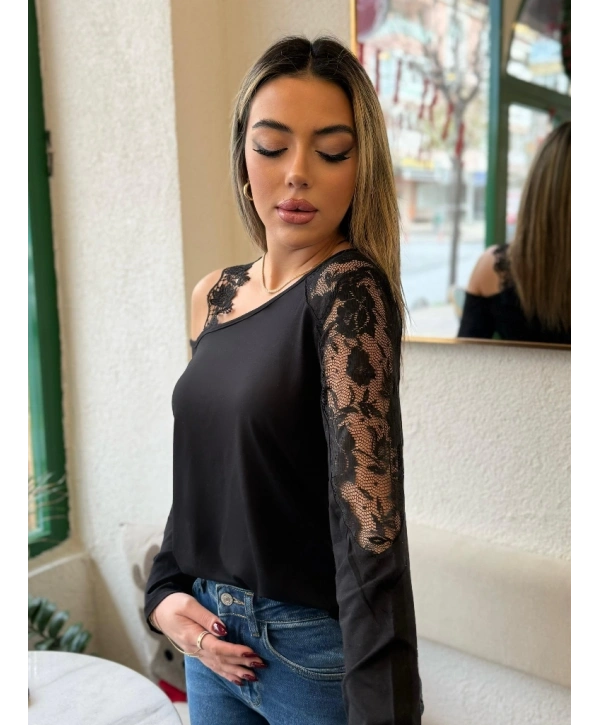 Kadın Tek Omuzu Açık Askılı Dantelli Viskon Bluz