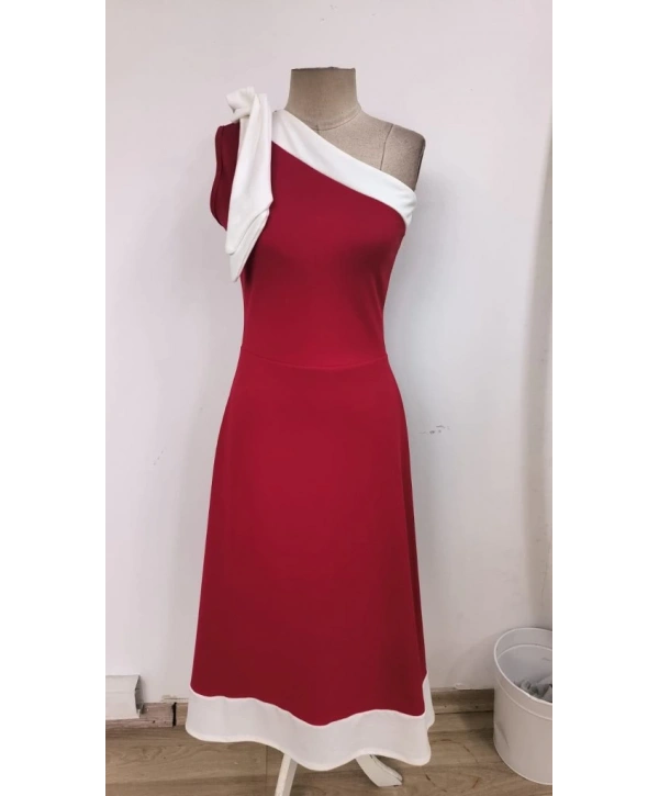 Kadın Tek Omuzu Açık Omuzlardan Kurdela Detaylı çift Renkli Ithal Krep Elbise