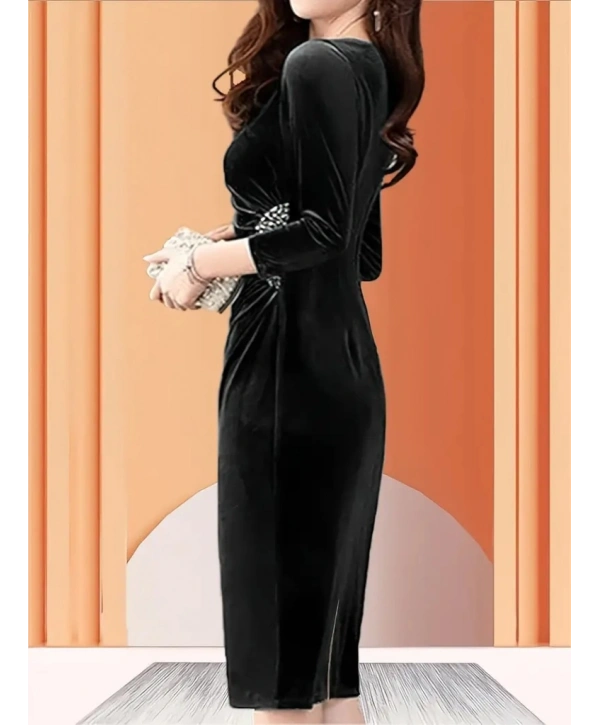 Kadın Uzun Kollu Bot Yaka Yanı Taş Detaylı Midi Kadife Elbise