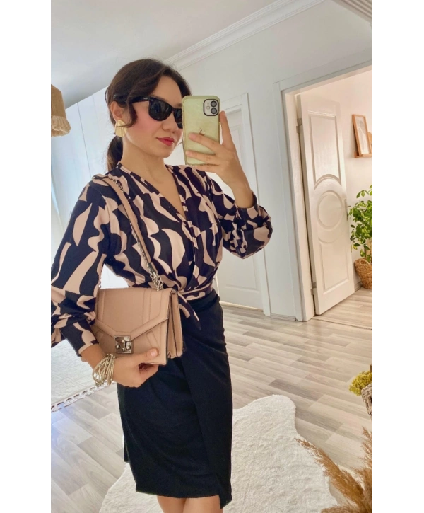 Kadın Uzun Kollu Kruvaze Yaka Dijital Baskılı Fiyonk Detay Atlas Kumaş Elbise