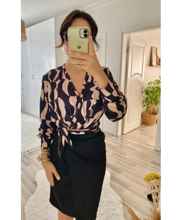 Kadın Uzun Kollu Kruvaze Yaka Dijital Baskılı Fiyonk Detay Atlas Kumaş Elbise