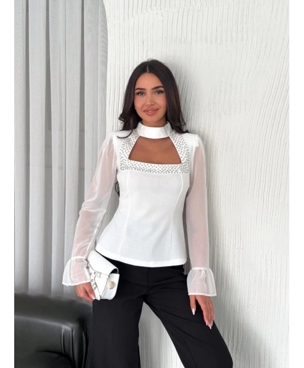 Kolları Şifon Göğüste İnci Boncuk Detaylı Bluz - Beyaz