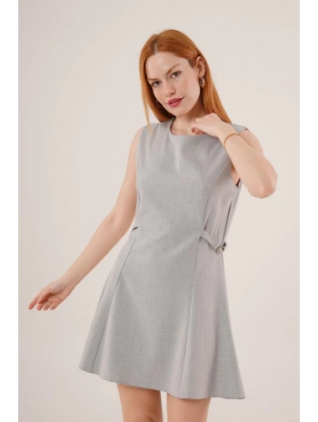 Yanları Zincir Detaylı Sıfır Kol Gri Mini Elbise