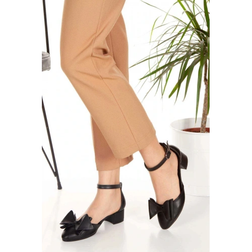 Kadın Siyah Suni Deri Cilt 3 cm Kısa Kalın Topuklu Şık Fiyonk Detaylı Stiletto Rahat Günlük Stiletto