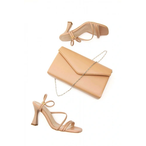 Kadın Nude Suni Deri Cilt Kelebek Toka Detaylı Bilekten Ayarlamalı Ayakkabı ve Şık Çanta Kombini
