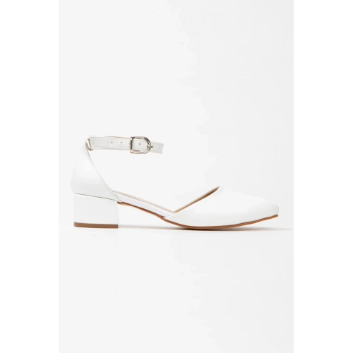 Kadın Beyaz Suni Deri Cilt Arkası Kapalı Kısa Kalın Topuklu Rahat Ve Şık Karnı Yarık Ayakkabı