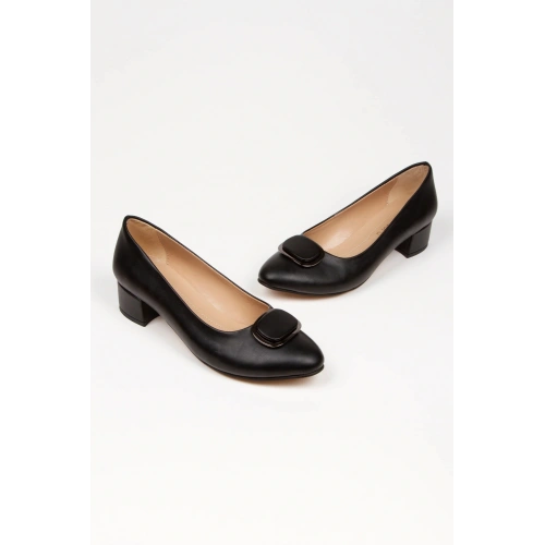 Kadın Siyah Suni Deri Cilt Stiletto 3 cm Kısa Kalın Topuklu Şık Toka Detaylı Rahat Stiletto