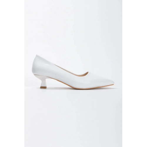 Kadın Beyaz Suni Deri Cilt Kısa Kadeh Topuklu Rahat Ve Şık Stiletto