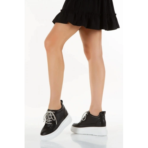 Kadın Siyah Taş Sneaker Ortopedik Tabanlı Bağcıklı Beyaz Kalın Tabanlı Rahat ve Şık Spor Ayakkabı