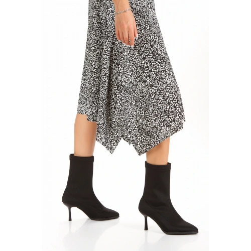 Kadın Siyah Esneyebilen Streç Kumaş Şık İnce Topuklu Rahat Bot