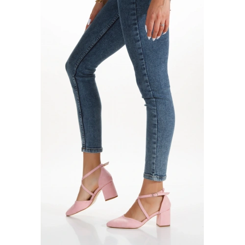 Kadın Pembe Süet Arkası Kapalı Kalın Topuklu  Çapraz Biyeli  Karnıyarık Ayakkabı